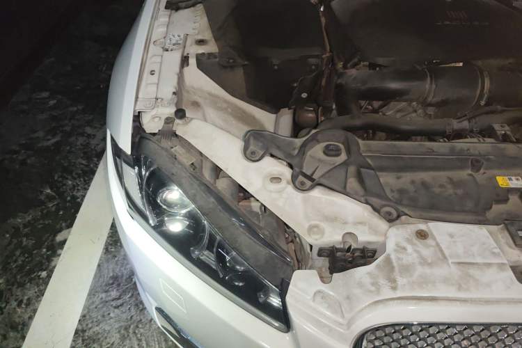 Used Jaguar XF 2014 XF 2.0T Luxury Edition Engine Bay Right