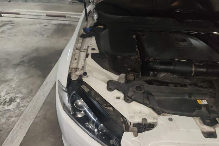 Used Jaguar XF 2014 XF 2.0T Prestige Edition Engine Bay Right