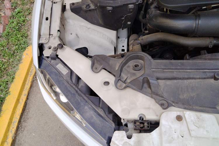 Used Jaguar XF 2014 XF 2.0T Luxury Edition Engine Bay Right