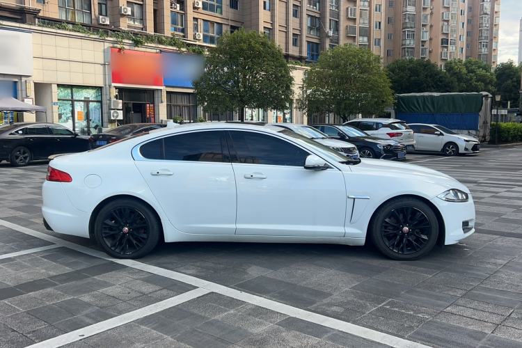 Used Jaguar XF 2014 XF 2.0T Luxury Edition Exterior 4