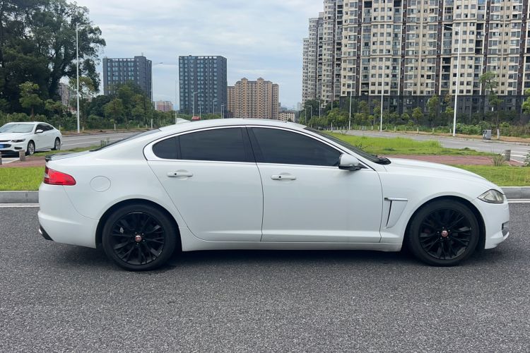 Used Jaguar XF 2014 XF 2.0T Luxury Edition Exterior 5
