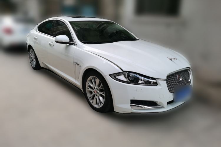 Used Jaguar XF 2014 XF 2.0T Luxury Edition Front Right 45 Deg