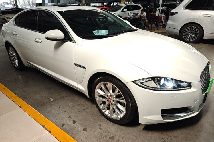 Used Jaguar XF 2014 XF 2.0T Luxury Edition Front Right 45 Deg