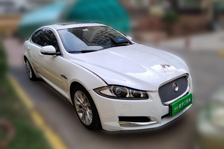 Used Jaguar XF 2014 XF 2.0T Luxury Edition Front Right 45 Deg