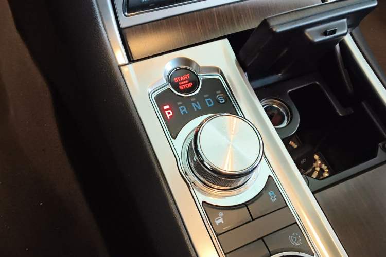 Used Jaguar XF 2014 XF 3.0 SC Elegance Edition Gear Lever