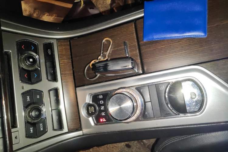 Used Jaguar XF 2014 XF 2.0T Prestige Edition Gear Lever