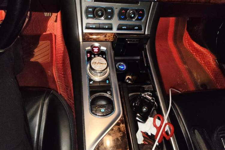 Used Jaguar XF 2014 XF 2.0T Luxury Edition Gear Lever