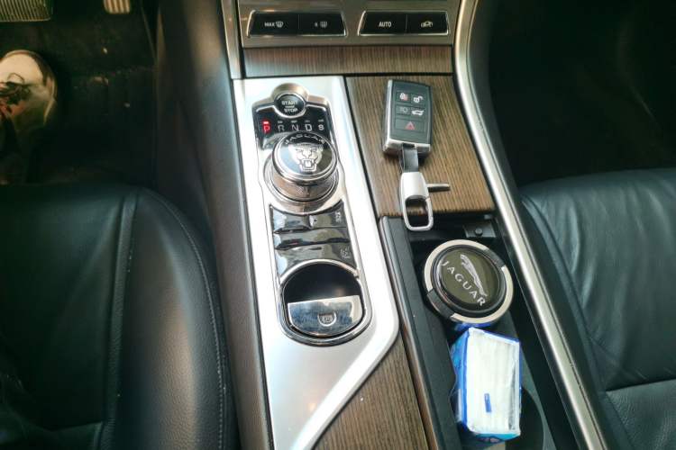 Used Jaguar XF 2014 XF 2.0T Prestige Edition Gear Lever