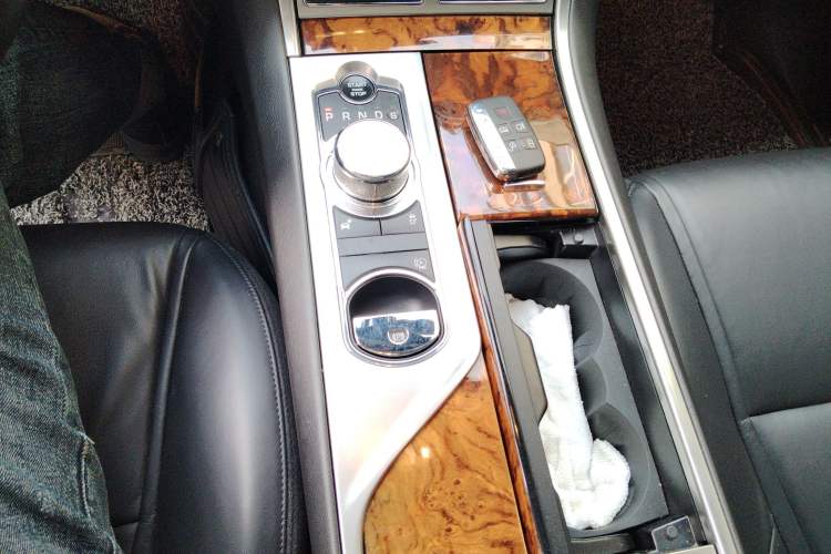 Used Jaguar XF 2014 XF 2.0T Luxury Edition Gear Lever