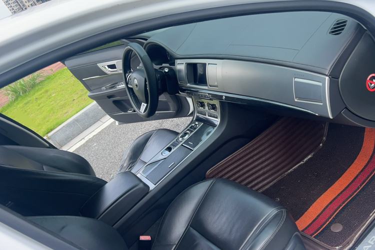 Used Jaguar XF 2014 XF 2.0T Luxury Edition Interior 10