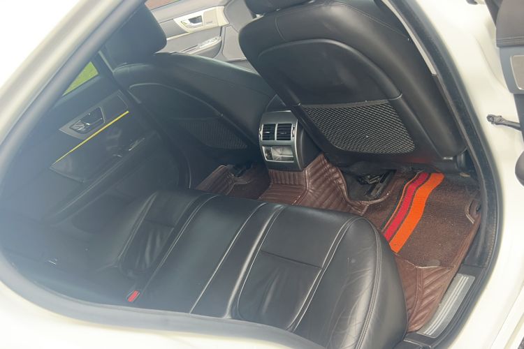 Used Jaguar XF 2014 XF 2.0T Luxury Edition Interior 11