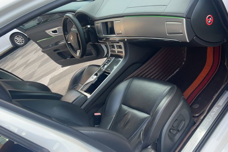 Used Jaguar XF 2014 XF 2.0T Luxury Edition Interior 13
