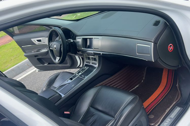 Used Jaguar XF 2014 XF 2.0T Luxury Edition Interior 14