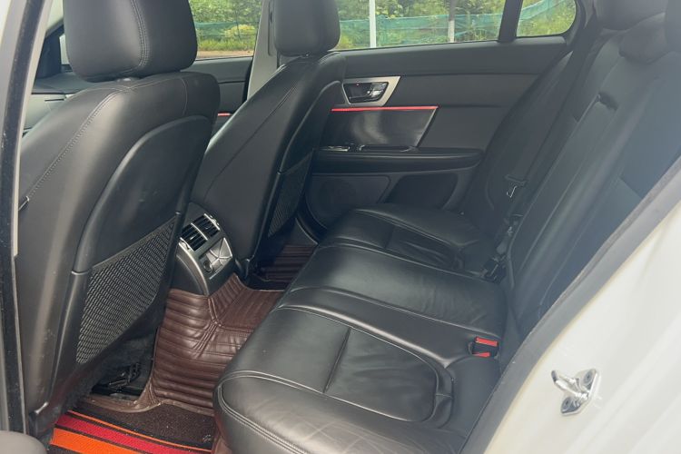Used Jaguar XF 2014 XF 2.0T Luxury Edition Interior 3
