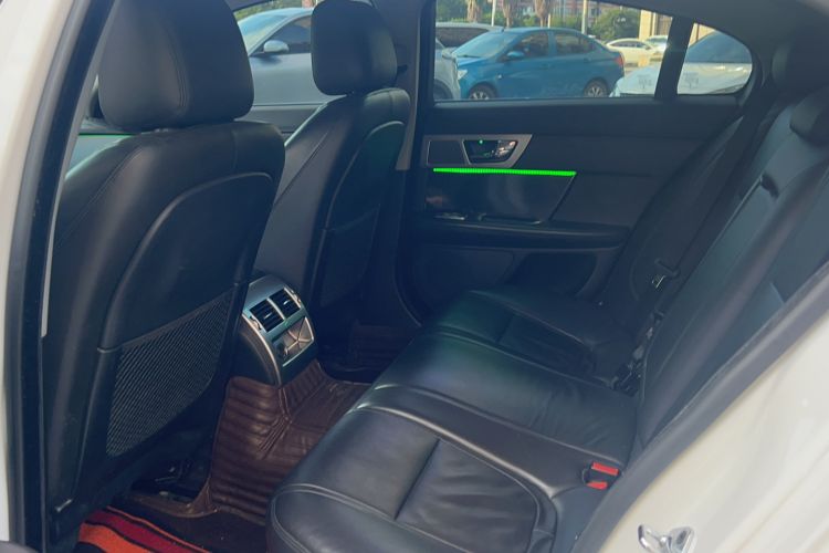 Used Jaguar XF 2014 XF 2.0T Luxury Edition Interior 3