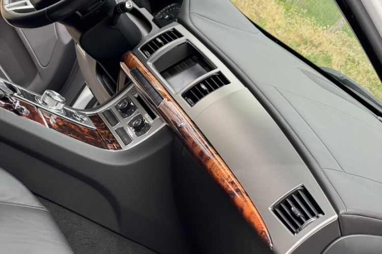 Used Jaguar XF 2014 XF 2.0T Luxury Edition Interior 4