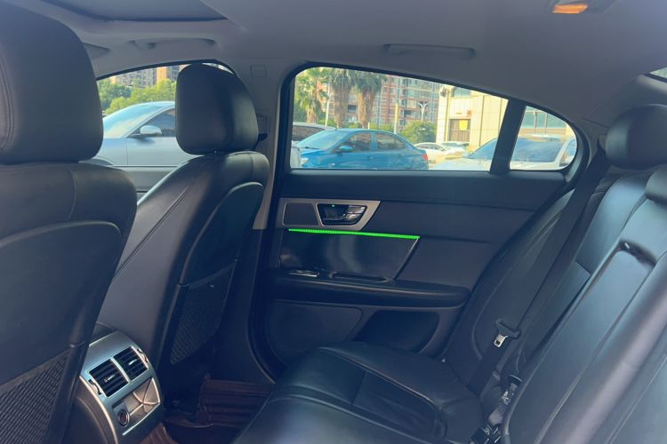Used Jaguar XF 2014 XF 2.0T Luxury Edition Interior 4