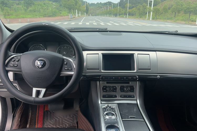 Used Jaguar XF 2014 XF 2.0T Luxury Edition Interior 5