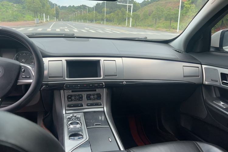 Used Jaguar XF 2014 XF 2.0T Luxury Edition Interior 6
