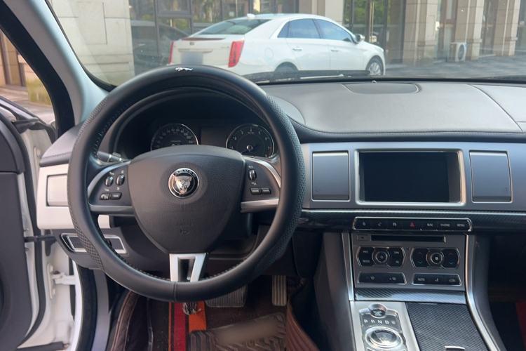 Used Jaguar XF 2014 XF 2.0T Luxury Edition Interior 7