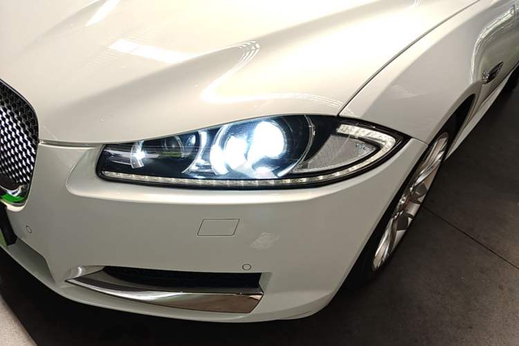Used Jaguar XF 2014 XF 2.0T Luxury Edition Left Front Headlight