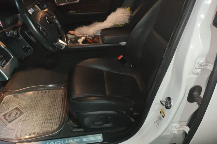 Used Jaguar XF 2014 XF 2.0T Luxury Edition Left Front Seat