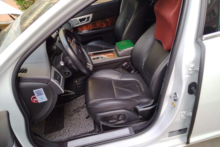 Used Jaguar XF 2014 XF 2.0T Luxury Edition Left Front Seat