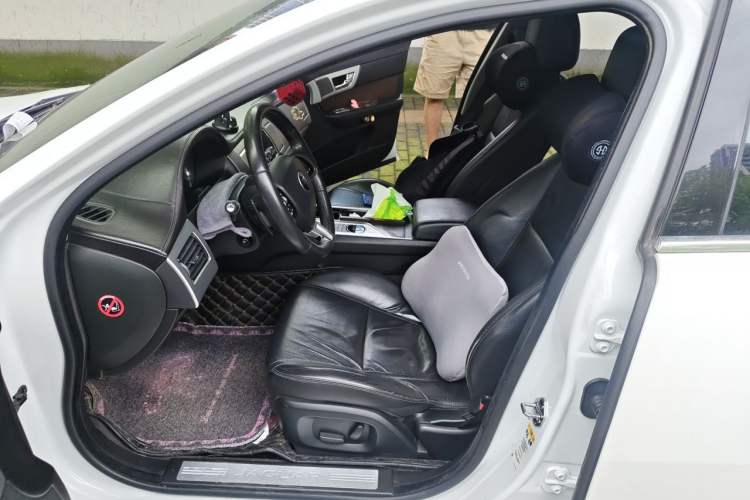 Used Jaguar XF 2014 XF 2.0T Prestige Edition Left Front Seat