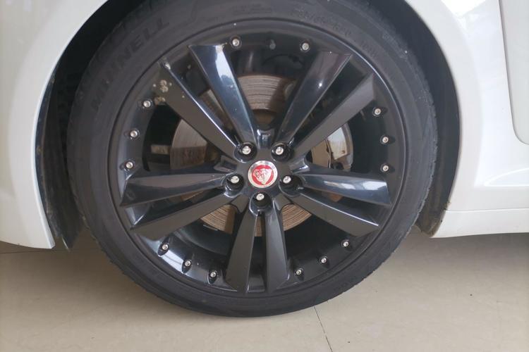 Used Jaguar XF 2014 XF 3.0 SC Sport Club Limited Edition Left Front Wheel Hub