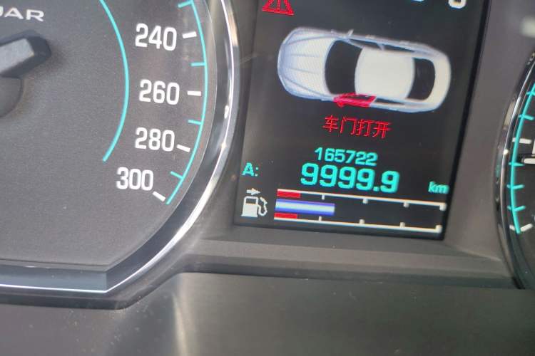 Used Jaguar XF 2014 XF 3.0 SC Luxury Edition Odometer Close Up