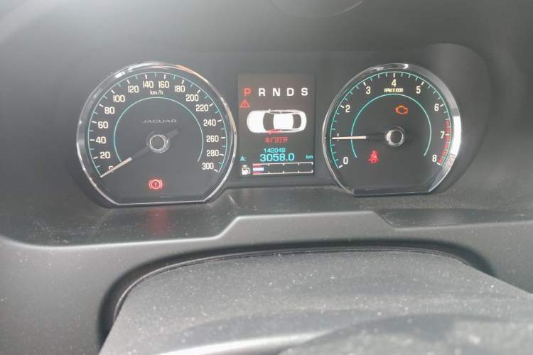 Used Jaguar XF 2014 XF 2.0T Prestige Edition Odometer Close Up
