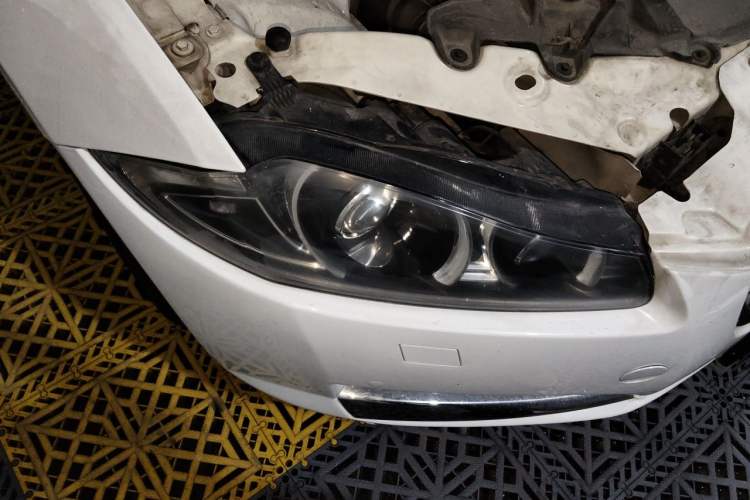 Used Jaguar XF 2014 XF 2.0T Luxury Edition Right Front Headlight