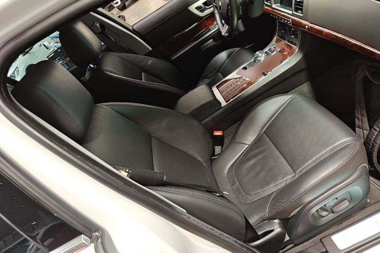 Used Jaguar XF 2014 XF 2.0T Luxury Edition Right Front Seat