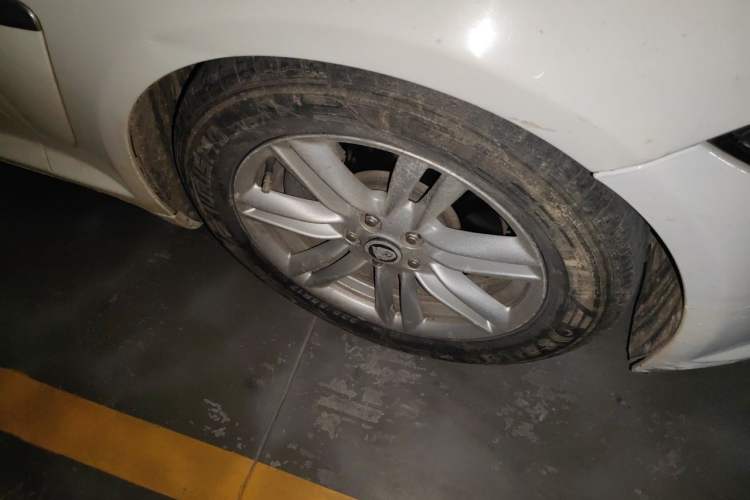 Used Jaguar XF 2014 XF 2.0T Prestige Edition Right Front Wheel Hub