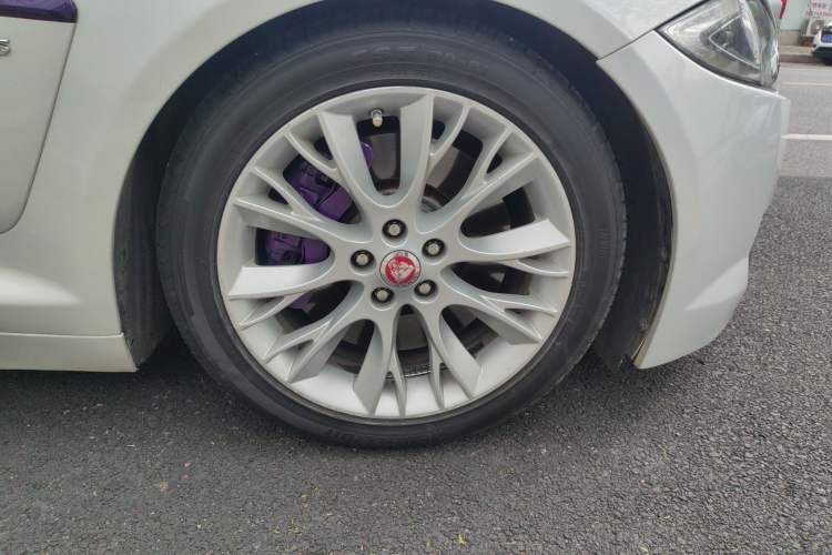 Used Jaguar XF 2014 XF 3.0 SC Luxury Edition Right Front Wheel Hub