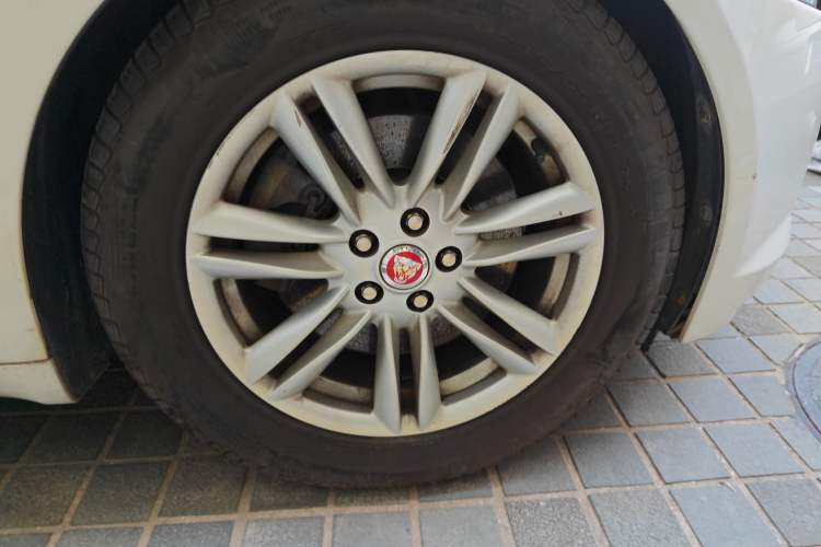 Used Jaguar XF 2014 XF 2.0T Prestige Edition Right Front Wheel Hub