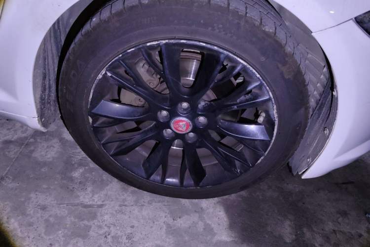 Used Jaguar XF 2014 XF 2.0T Luxury Edition Right Front Wheel Hub
