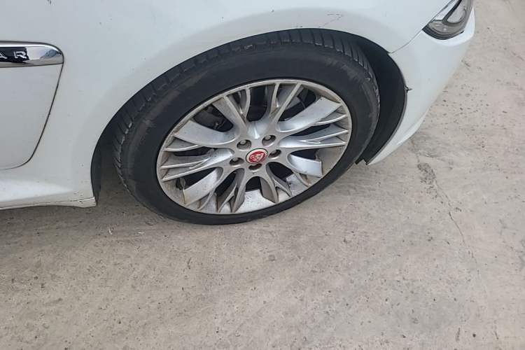 Used Jaguar XF 2014 XF 2.0T Prestige Edition Right Front Wheel Hub
