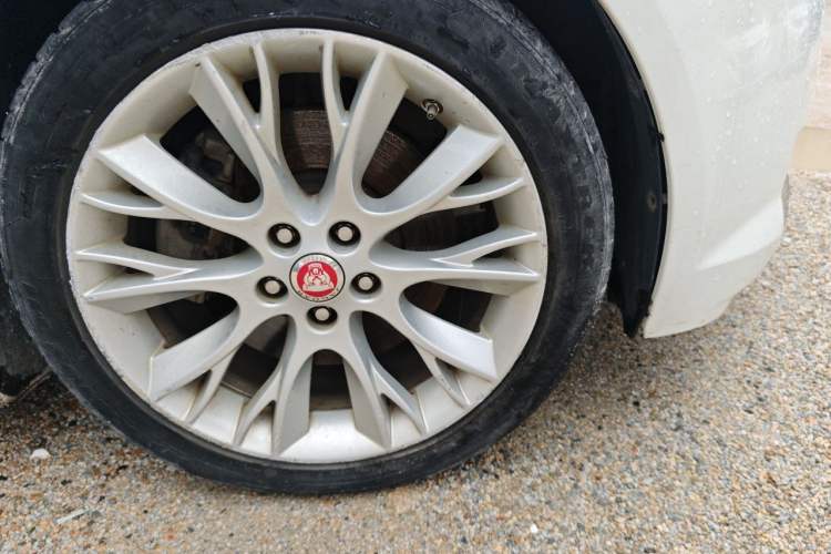 Used Jaguar XF 2014 XF 2.0T Prestige Edition Right Front Wheel Hub
