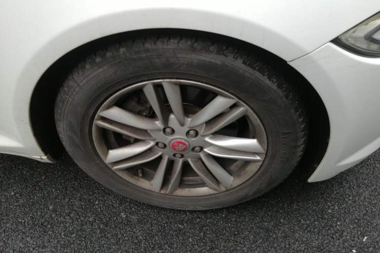 Used Jaguar XF 2014 XF 2.0T Prestige Edition Right Front Wheel Hub