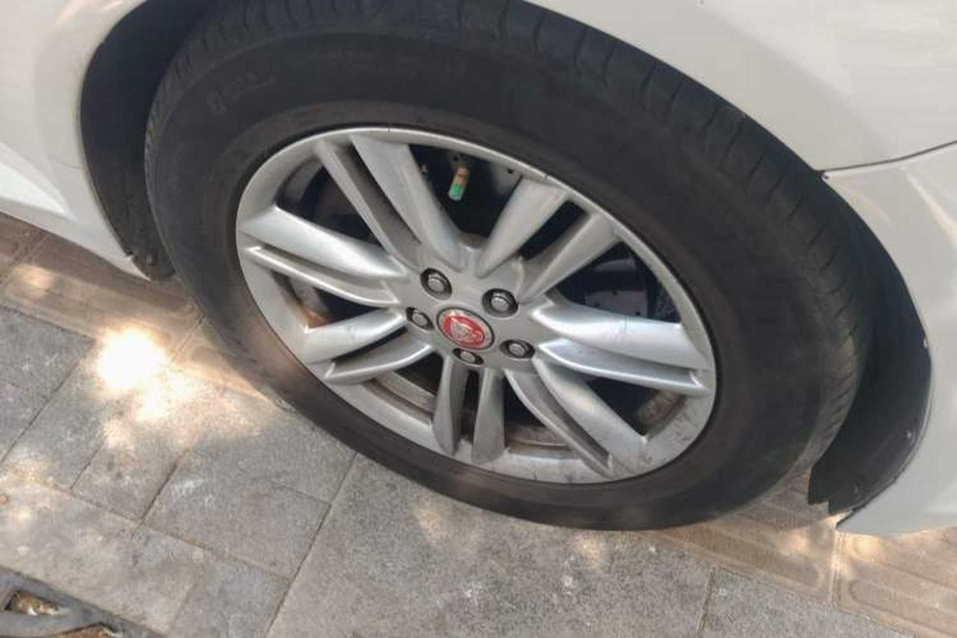Used Jaguar XF 2014 XF 2.0T Prestige Edition Right Front Wheel Hub