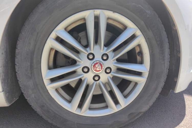 Used Jaguar XF 2014 XF 2.0T Prestige Edition Right Front Wheel Hub