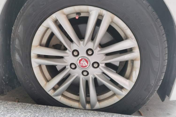Used Jaguar XF 2014 XF 2.0T Prestige Edition Right Front Wheel Hub