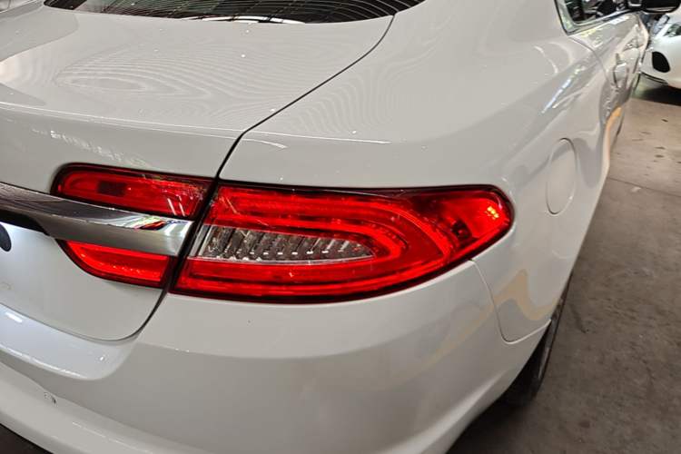 Used Jaguar XF 2014 XF 2.0T Luxury Edition Right Rear Taillight