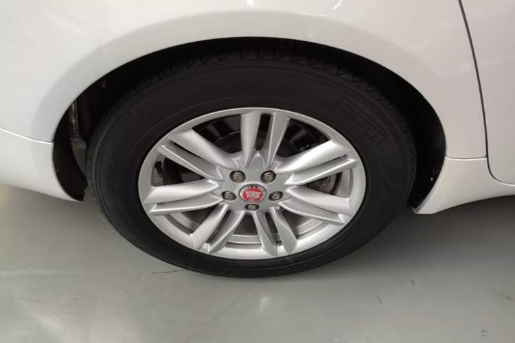Used Jaguar XF 2014 XF 2.0T Prestige Edition Right Rear Wheel Hub