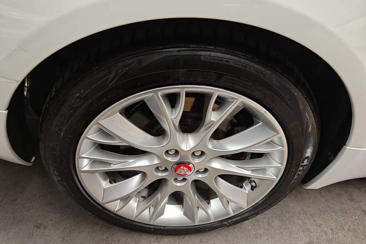 Used Jaguar XF 2014 XF 2.0T Luxury Edition Right Rear Wheel Hub