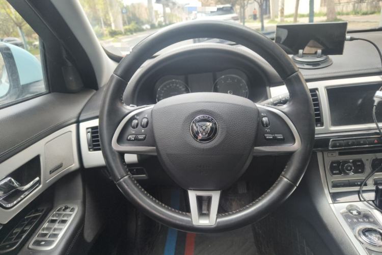 Used Jaguar XF 2014 XF 3.0 SC Sport Club Limited Edition Steering Wheel