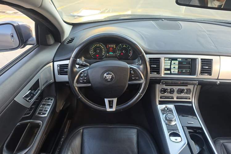 Used Jaguar XF 2014 XF 3.0 SC Sport Club Limited Edition Steering Wheel