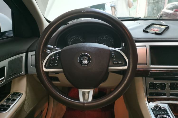 Used Jaguar XF 2014 XF 2.0T Luxury Edition Steering Wheel
