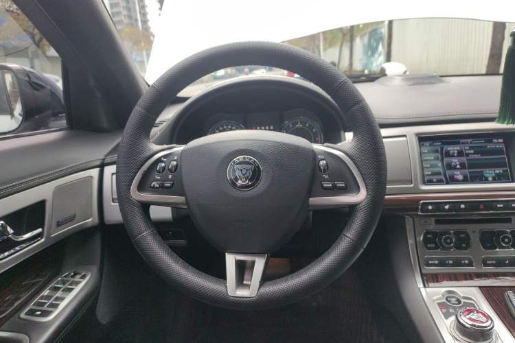 Used Jaguar XF 2014 XF 3.0 SC Luxury Edition Steering Wheel